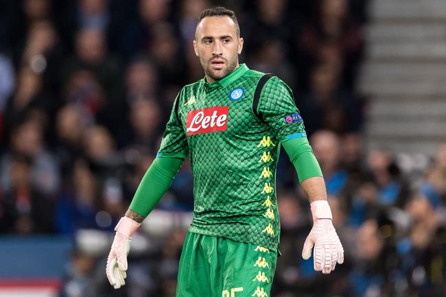 美媒扒爱德华兹离场前爆笑细节：指着3个裁判一顿痛骂 没放过一人（美媒曝爱德华兹离场前搞笑细节：对三位裁判连番怒怼，一个也不放过）