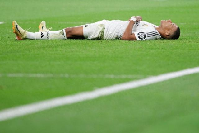 TA：曼城明夏可能签右后卫和右边锋，他们仍在关注利夫拉门托