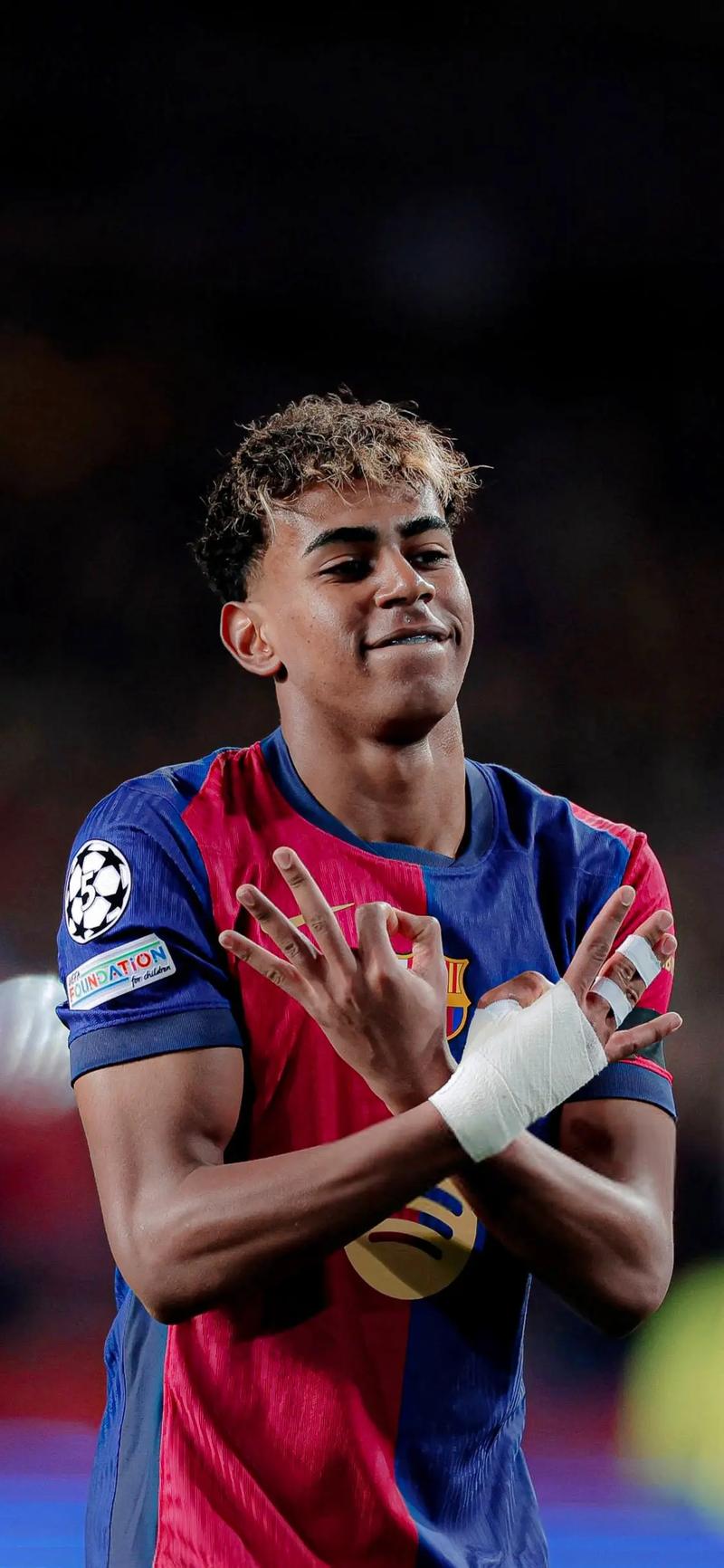 2025 赛季：费城人队在季后赛期间由于主场声波过大，引发球场结构监控