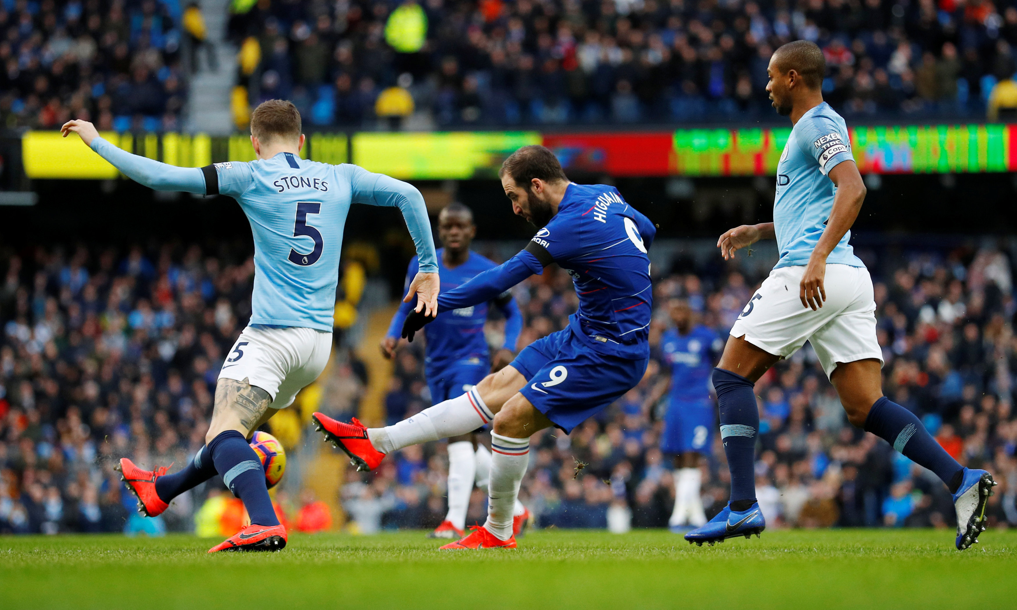 足球报：本土教练担纲国足主帅的可能性大增，邵佳一已报名