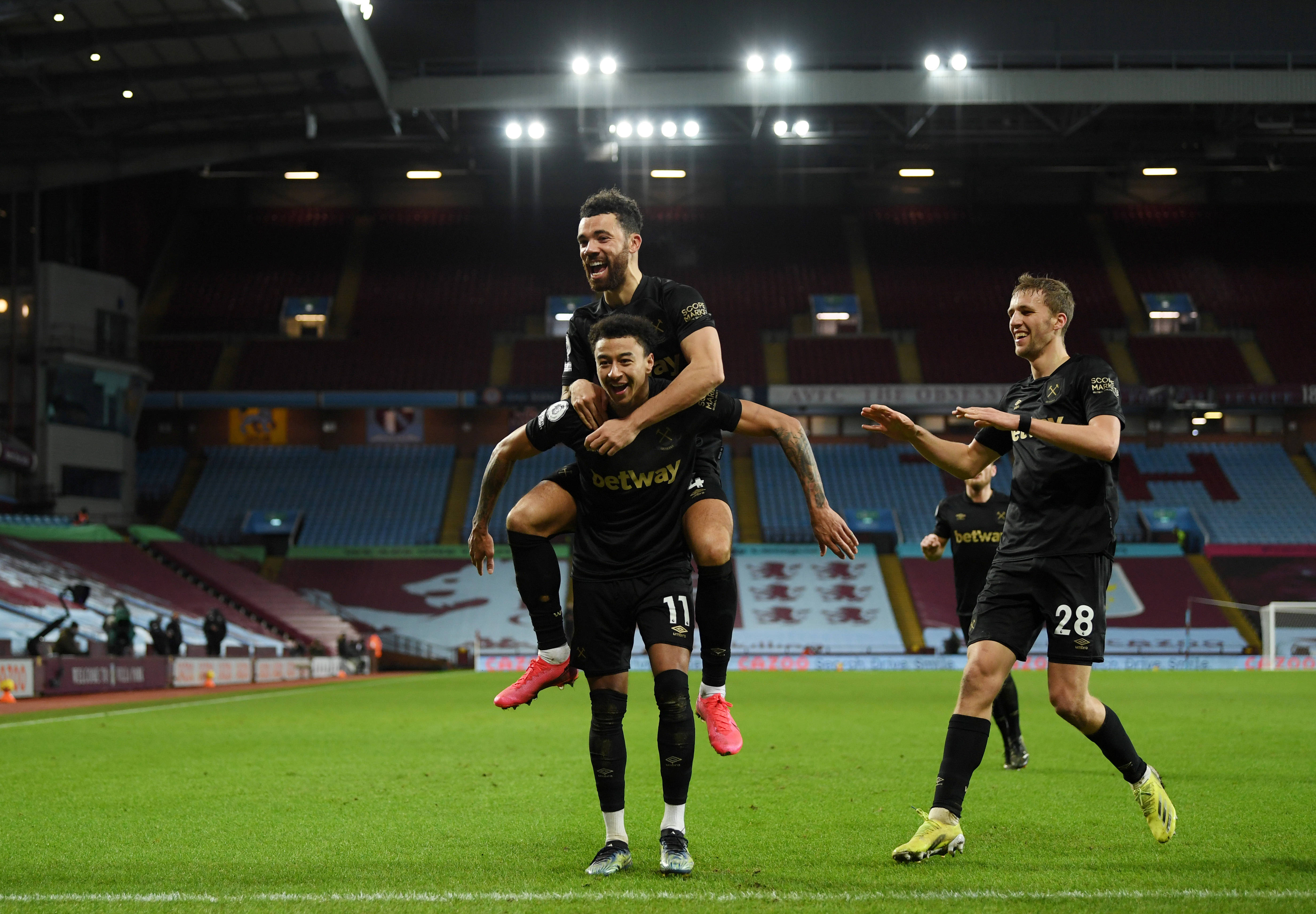 欧冠半场：里奥斯乱战破门，本菲卡暂1-0那不勒斯