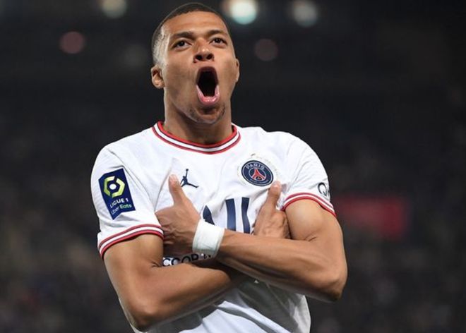 大乌龙！勇士队记：库里是左腿遭遇股四头肌挫伤，而不是右腿