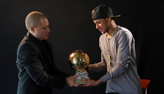 霍伊伦意杯夺冠后发文庆祝 多位曼联前队友点赞（夺得意杯后霍伊伦社媒发文庆祝 多名曼联旧将点赞）