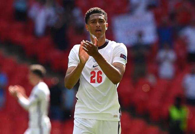 记者：阿隆索未进更衣室，卡瓦哈尔批裁判反被回呛是荒谬借口