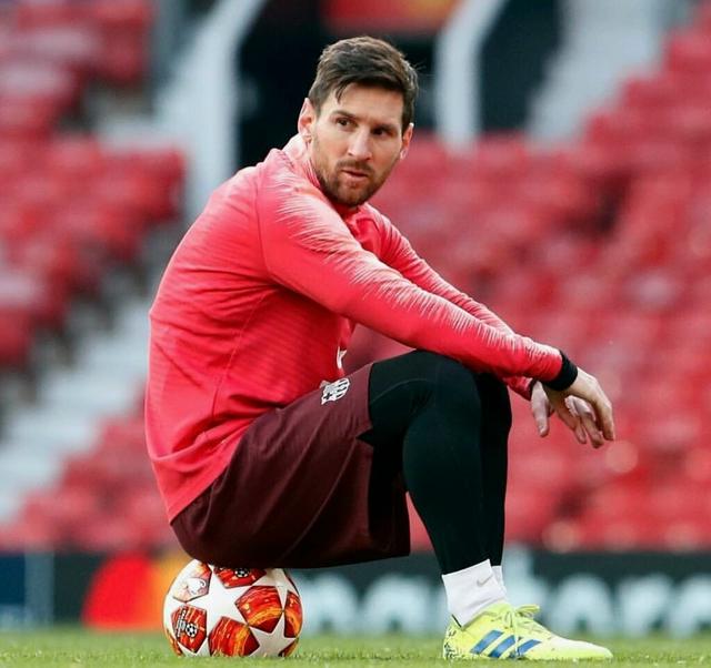 青岛记者：邵佳一大哥式的执教风格很适合当下中国足球的环境（青岛记者：邵佳一“大哥”式执教契合当前中国足坛环境）