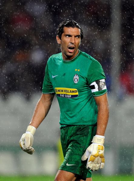 法媒：伤愈复出后难获信任，登贝莱与教练组关系变得紧张（法媒：复出难获信任，登贝莱与教练组关系日益紧张）