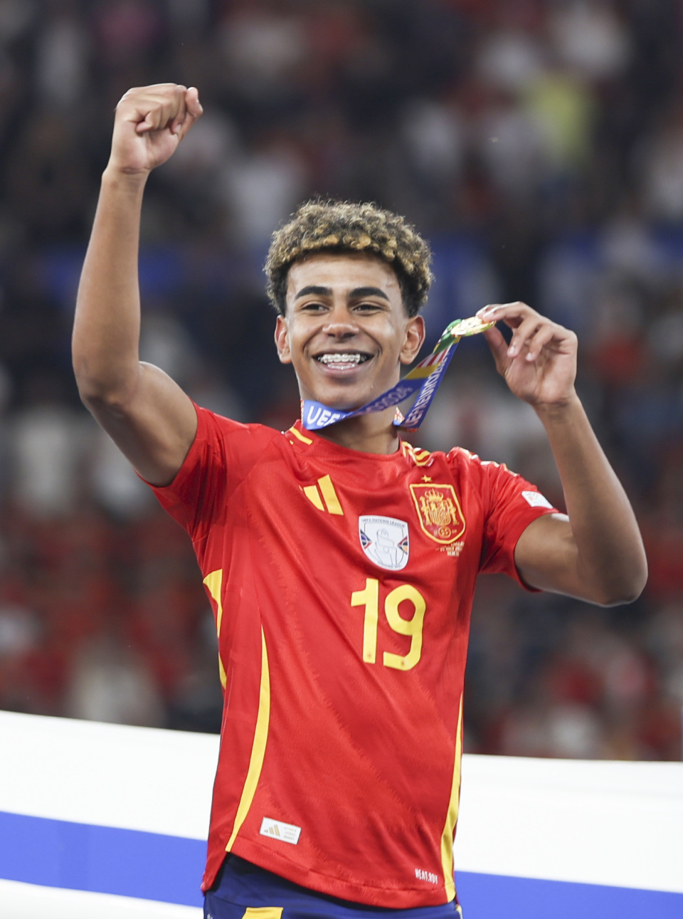 格拉斯纳：水晶宫120年首冠的英超奇迹之旅（格拉斯纳解密水晶宫英超奇迹：120年后迎来队史首冠）