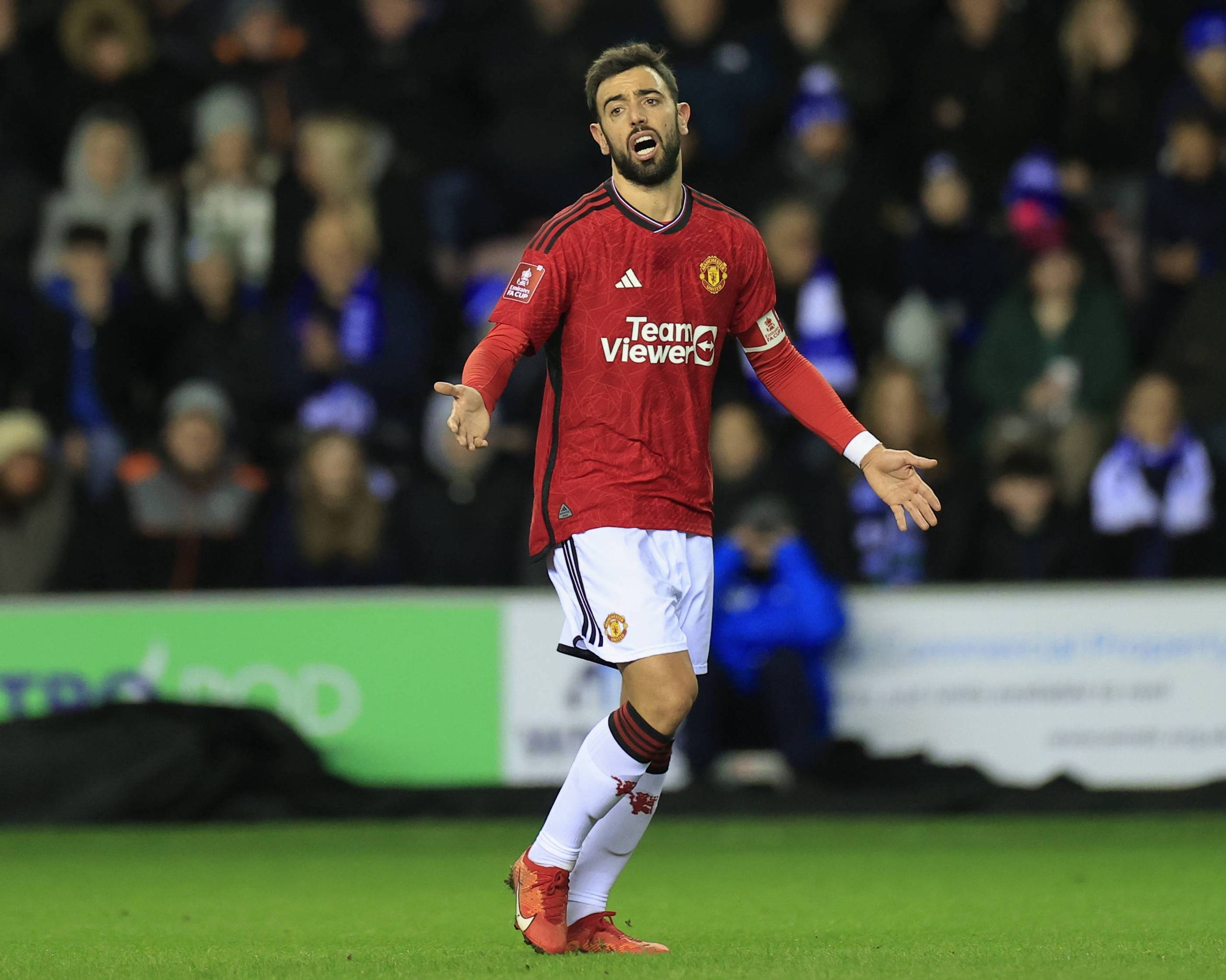 米体：卡利亚里门将卡普里莱受到了多家豪门俱乐部青睐