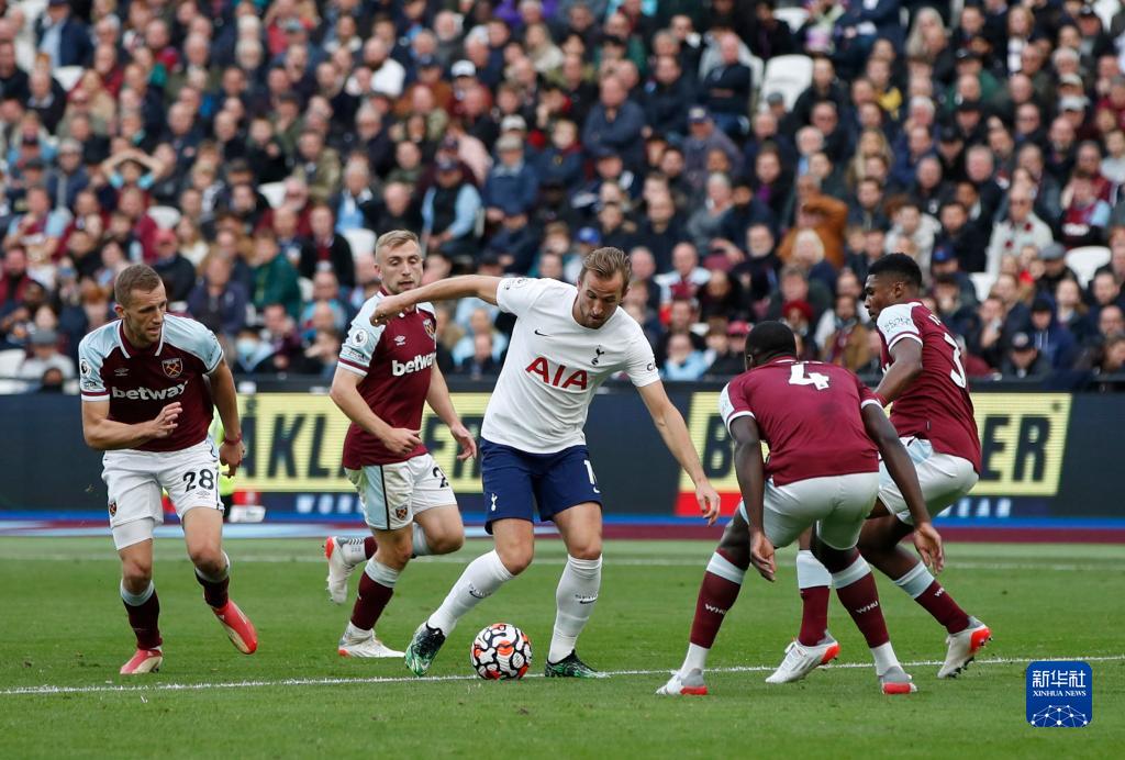 张镇麟：新赛季加盟上海从点滴做起，希望和弗格为球队做贡献（张镇麟加盟上海新季：携手弗格从点滴起步为球队贡献力量）