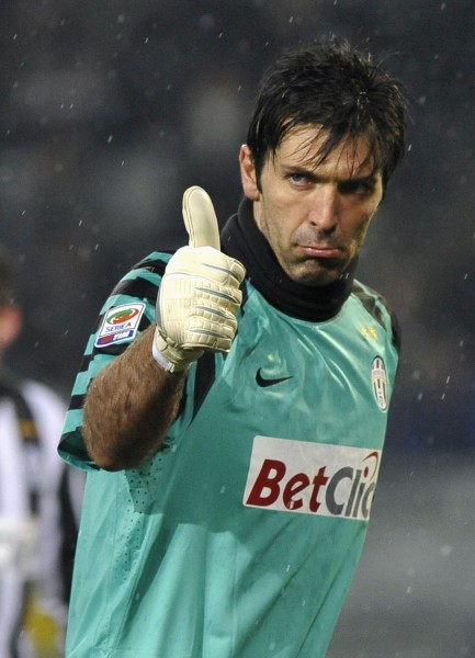 日职乙半场：新井一耀、山本隼大破门，长崎成功丸1-1水户蜀葵