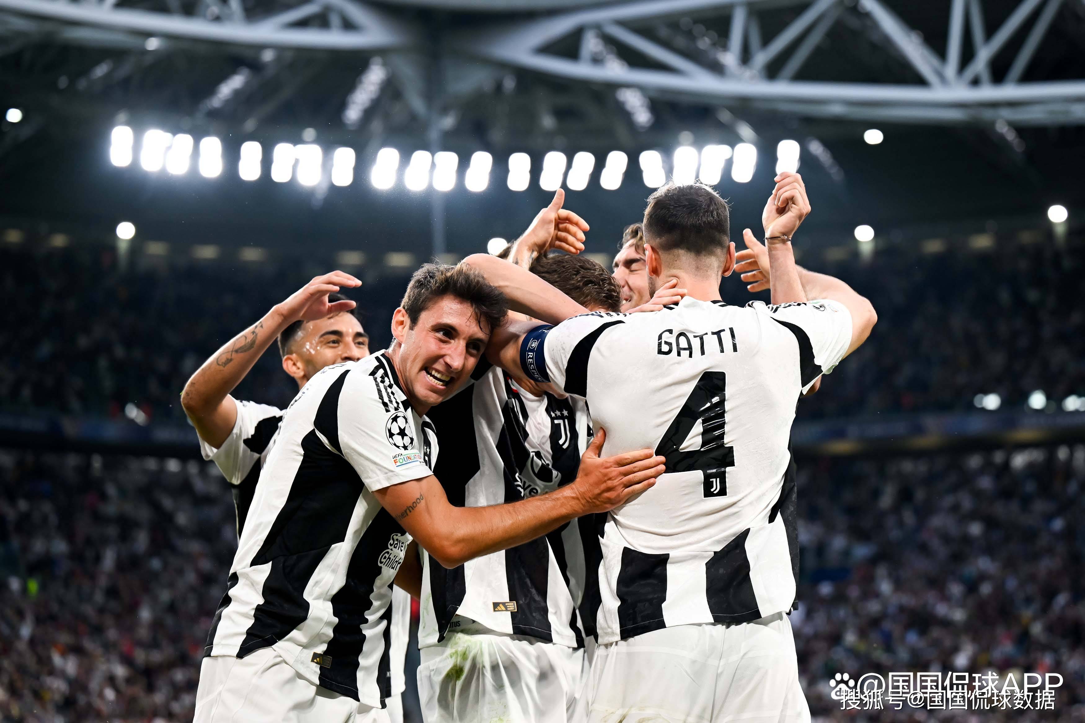 太阳报：狼队球迷团体将在对阵曼联前晚进场15分钟抗议老板