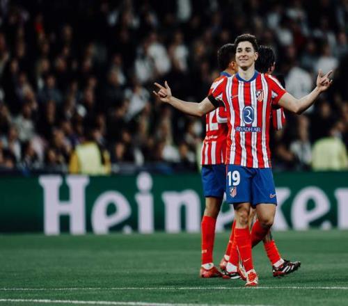 尼克·杨：林书豪训练中曾被科比训哭；后者垃圾话影响不到我（尼克·杨称科比训练时曾把林书豪骂哭；他的垃圾话对我无效）