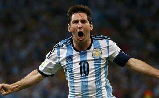 德甲战报：曼卡、斯基默破门，海登海姆2-1战胜弗赖堡（德甲速递：曼卡与斯基默建功，海登海姆2-1力克弗赖堡）