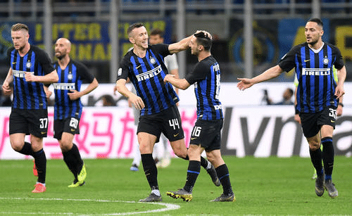 记者：多家豪门有意荷甲19岁中场斯密特，后者被标价2200万镑