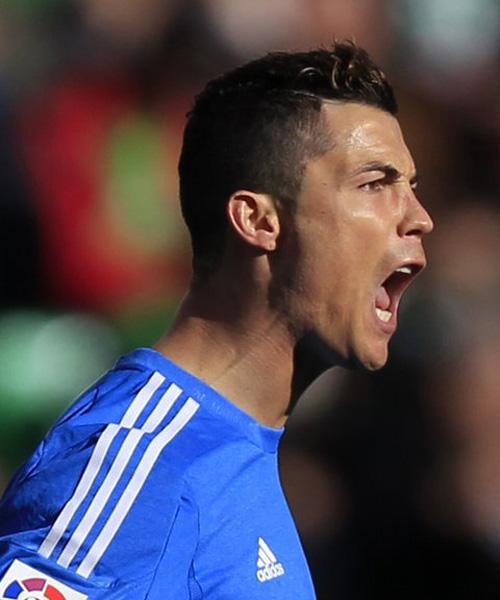 英女杯1／4决赛：利物浦女足1-9切尔西遭淘汰，枪手女足晋级（英女杯1／4决赛：切尔西女足9-1横扫利物浦，阿森纳女足晋级四强）