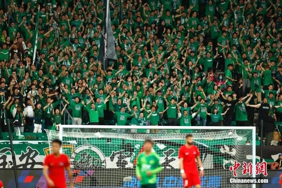 芝加哥小熊队宣布与马奎尔展开北侧全垒打大比拼，吸引全球目光