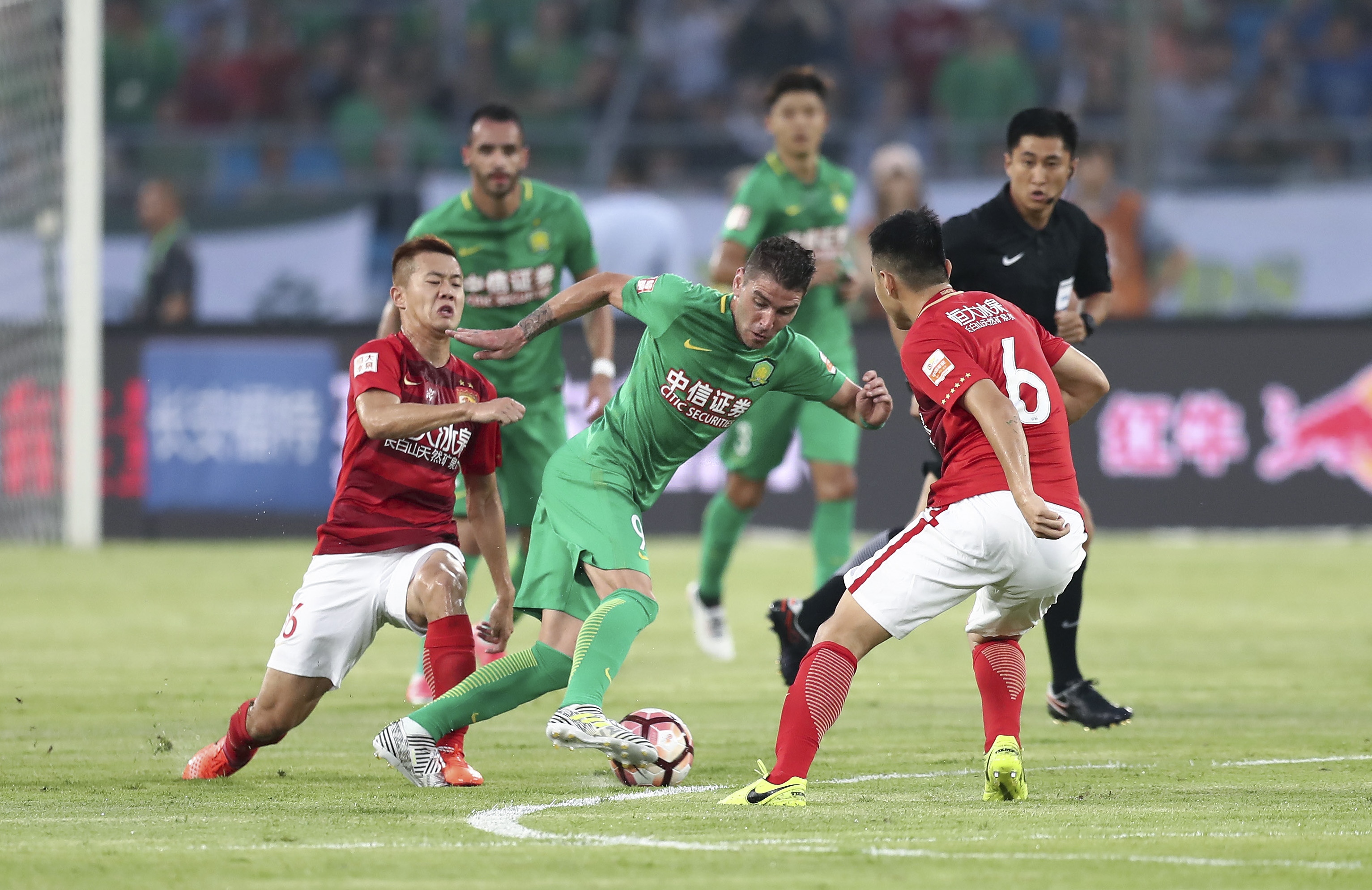 2025／26赛季英超：曼联1月锁定塞门约！不补中场欧战难入局（2025／26英超前瞻：曼联一月拿下塞门约，若不补强中场恐无缘欧战）